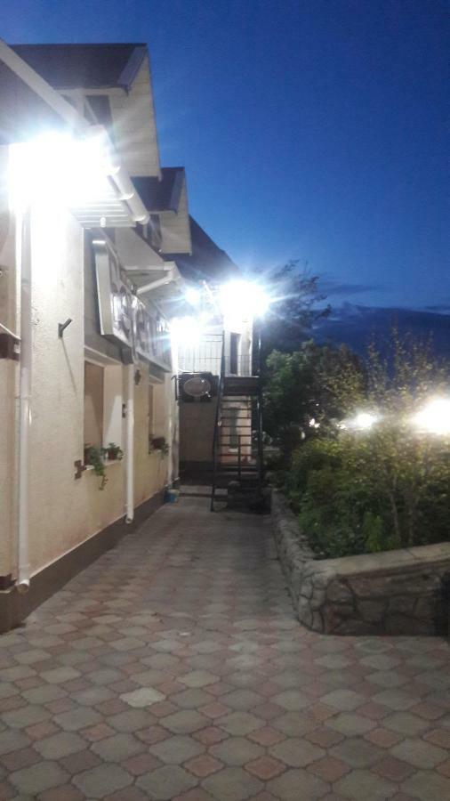 Beregynya Motel Yuzhnoukrainsk Buitenkant foto